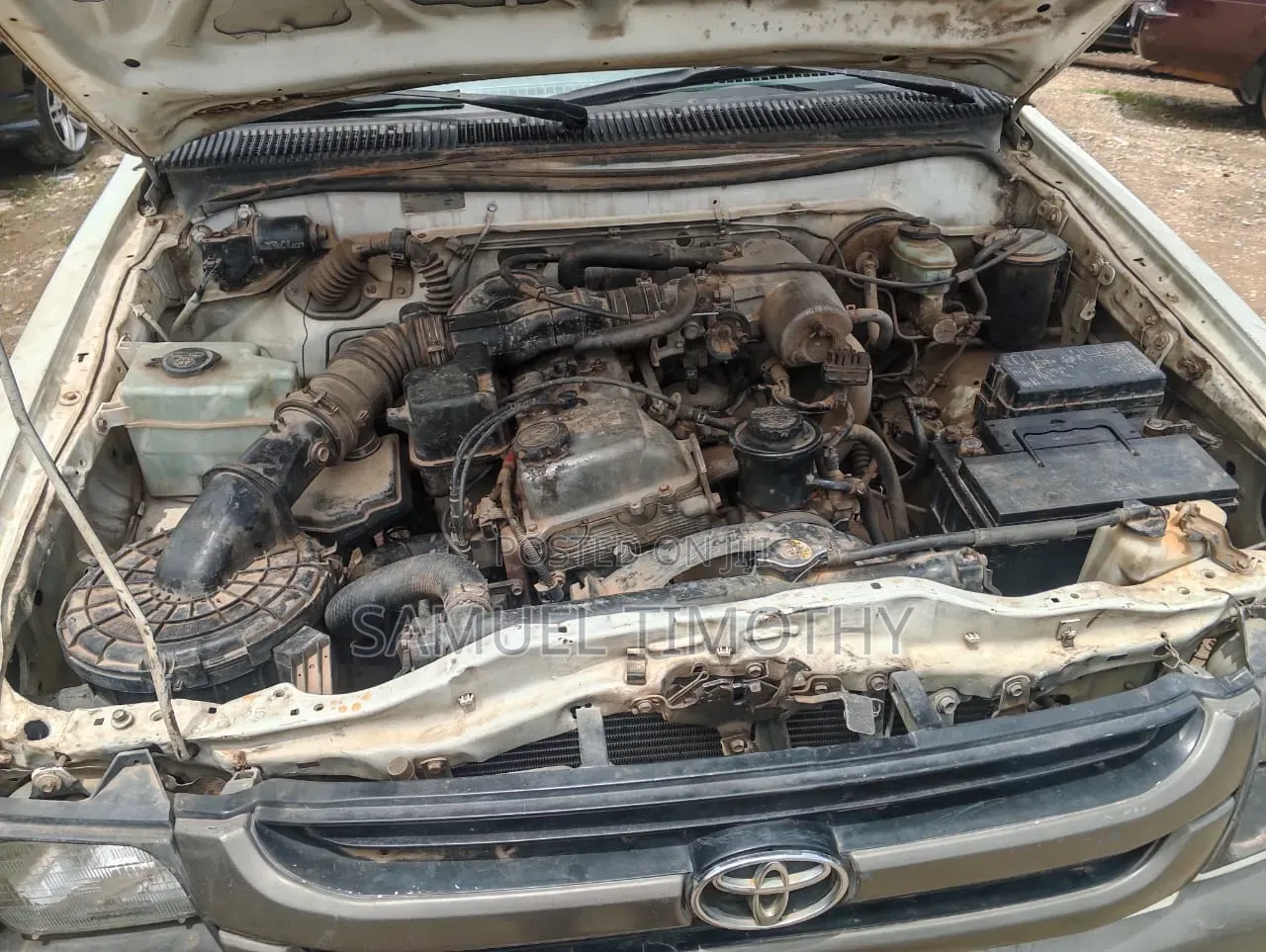 Toyota Hilux 2000 White
