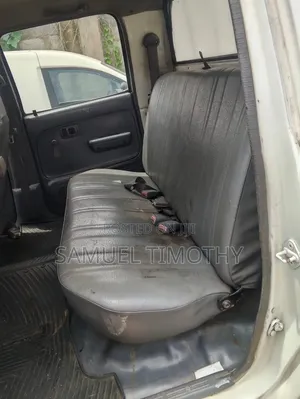 Toyota Hilux 2000 White