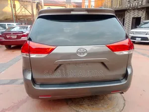 Toyota Sienna 2010 Gray