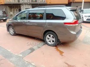 Toyota Sienna 2010 Gray