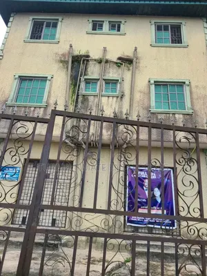 2bdrm Block of Flats in Uvwie for sale