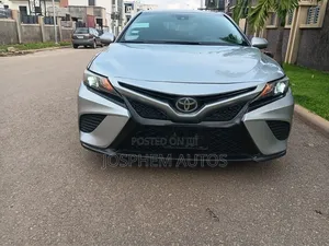 Toyota Camry 2018 Silver