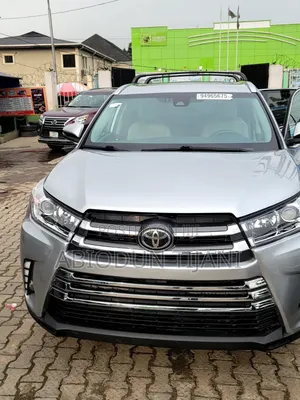 Toyota Highlander XLE 2019 Silver