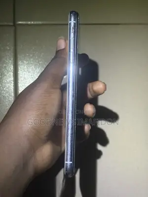Apple iPhone XS 64 GB White