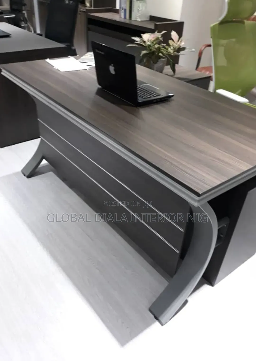 Dark Wood Grain Executive Boss Office Table