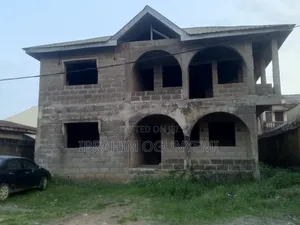 3bdrm Block of Flats in Ogo Oluwa Estate, for sale