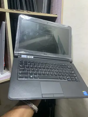 Laptop Dell Latitude 3340 4GB Intel Celeron SSD 128GB