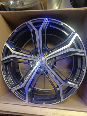 Maserati Levante Alloy Wheel, Likely a 21ch Model Finishin Dark Grey