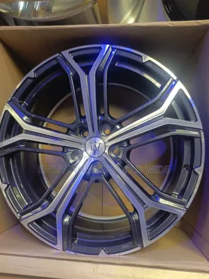 Maserati Levante Alloy Wheel, Likely a 21ch Model Finishin Dark Grey