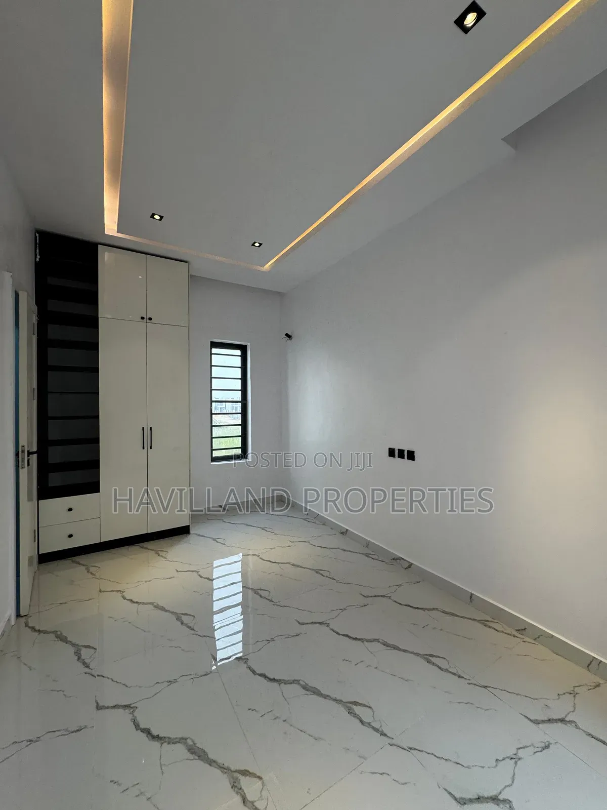 14 Bedroom Duplex for Sale With Boys Quarters
