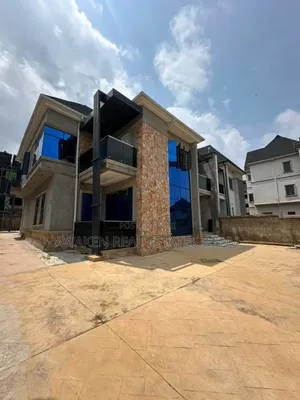 4bdrm Duplex in Central Business District for sale