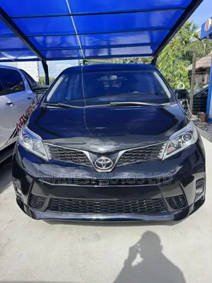 Toyota Sienna SE Premium 8-Passenger 4dr Minivan (3.5L 6cyl 6A) 2015