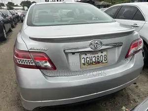 Toyota Camry SE 4dr Sedan (2.5L 4cyl 6A) 2011 Silver