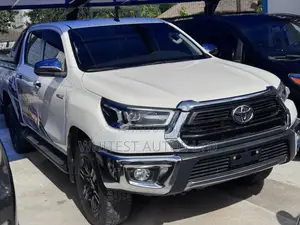 Toyota Hilux Revo Double Cab Petrol 2.7 RWD 2022 White