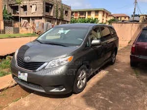 Toyota Sienna 2017 Off white