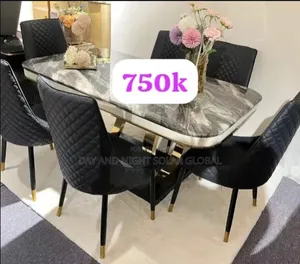 Luxurious Dining Table With 6 Sitters