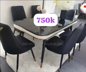 Luxurious Dining Table With 6 Sitters