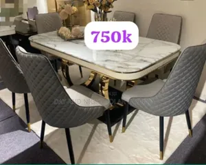 Luxurious Dining Table With 6 Sitters