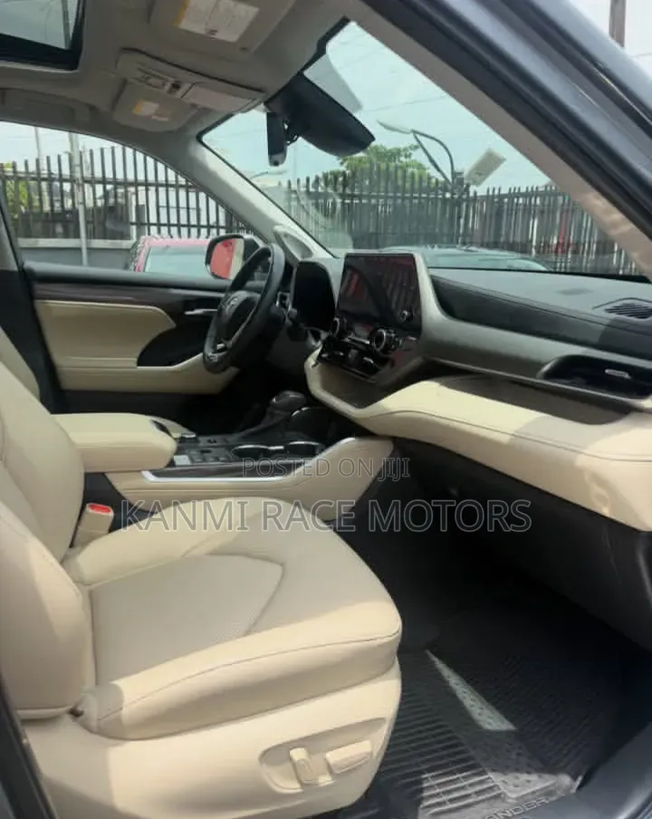 Toyota Highlander 2023 Blue