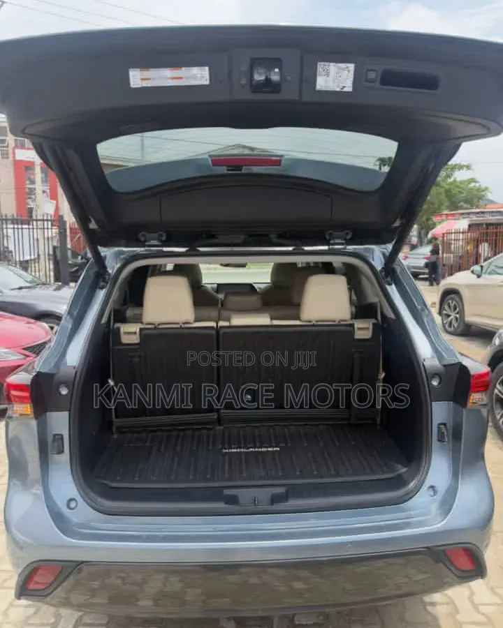 Toyota Highlander 2023 Blue