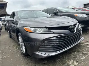 Toyota Camry SE (2.5L 4cyl 8A) 2019 Gray
