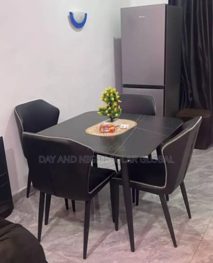 Mable Top Dining Set With 4 Sitters
