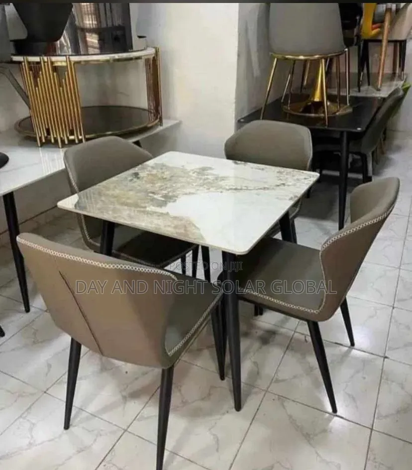 Mable Top Dining Set With 4 Sitters