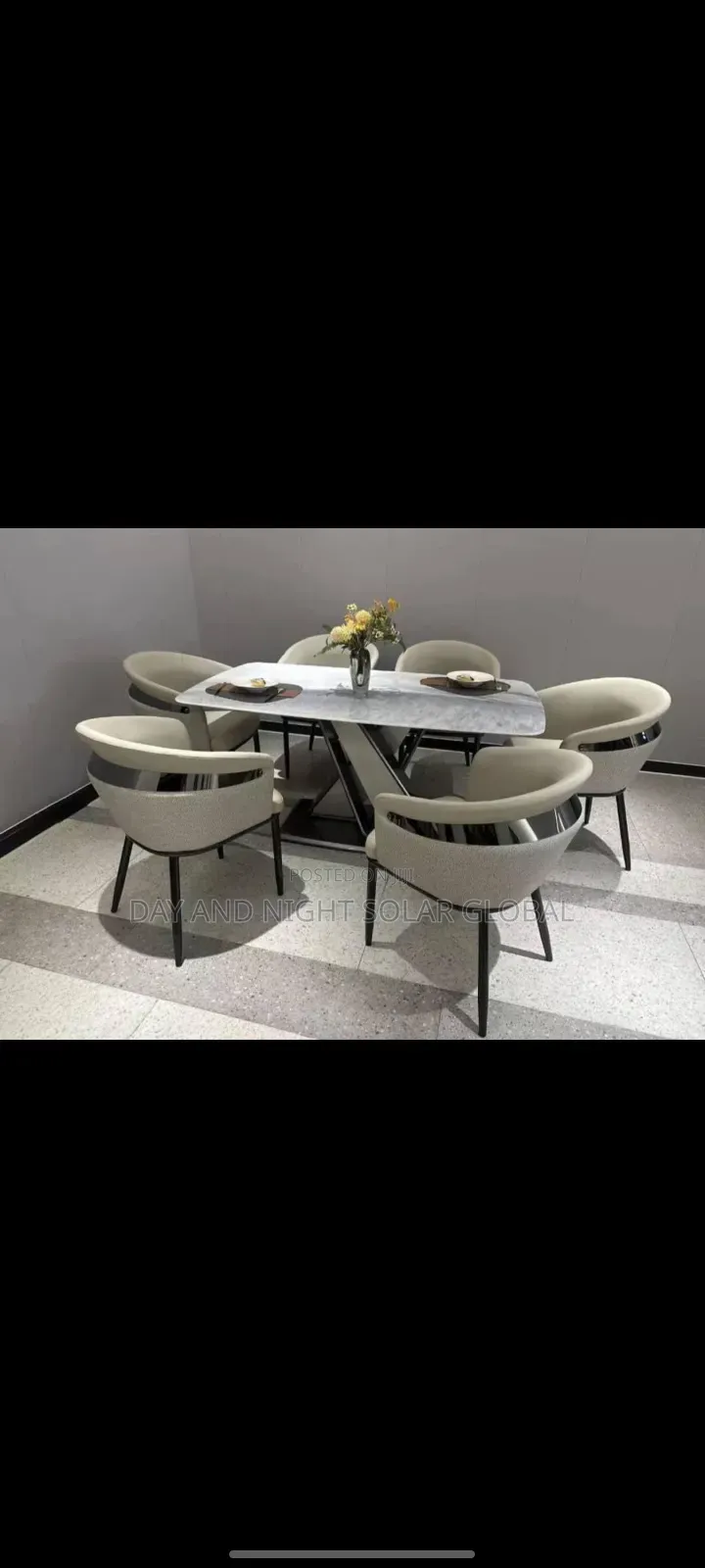 Luxurious Dining Set With 6 Sitters Chairs