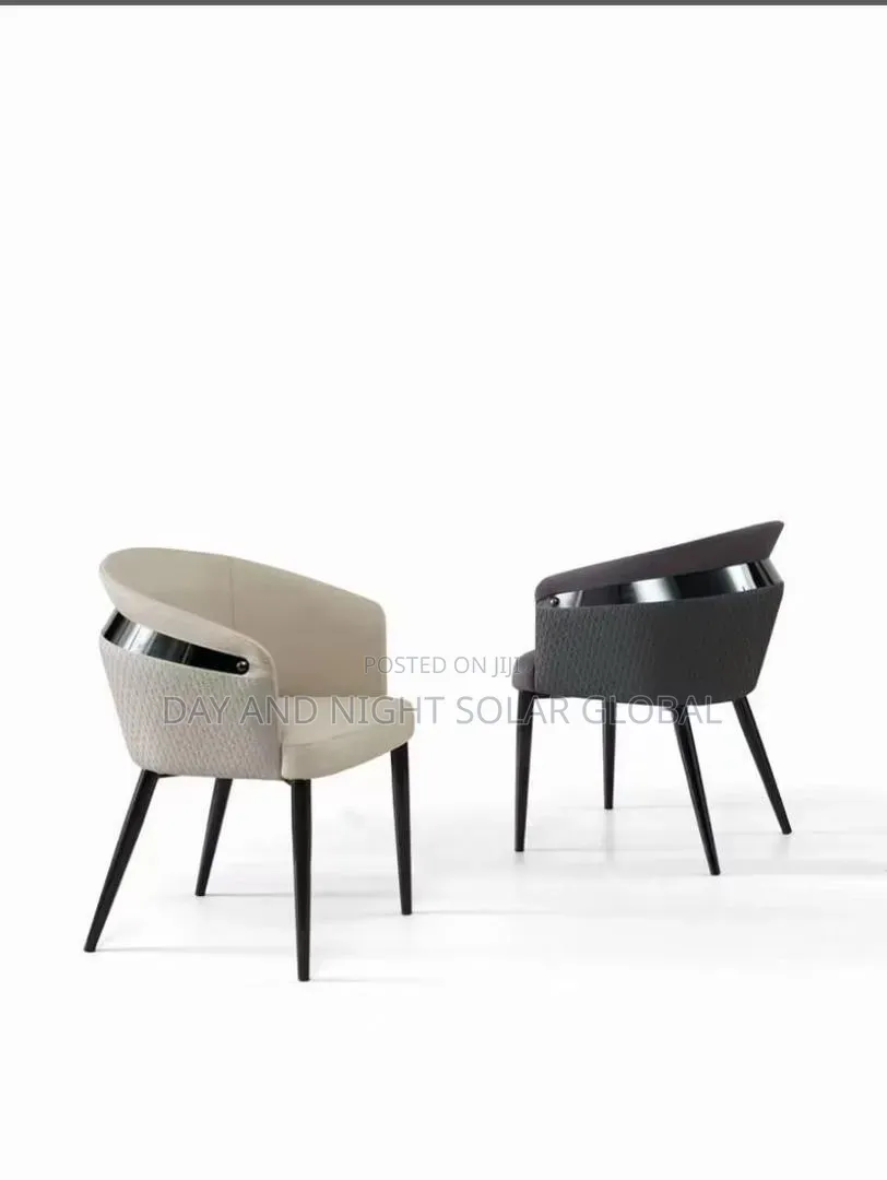 Luxurious Dining Set With 6 Sitters Chairs