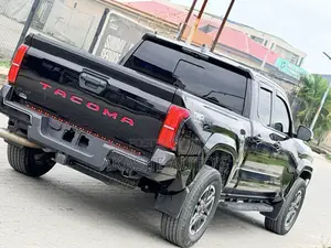 Toyota Tacoma TRD Sport Double Cab 4WD 5.0 ft. SB (Automatic) 2025