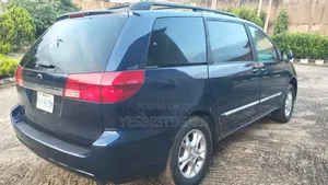 Toyota Sienna 2005 Blue