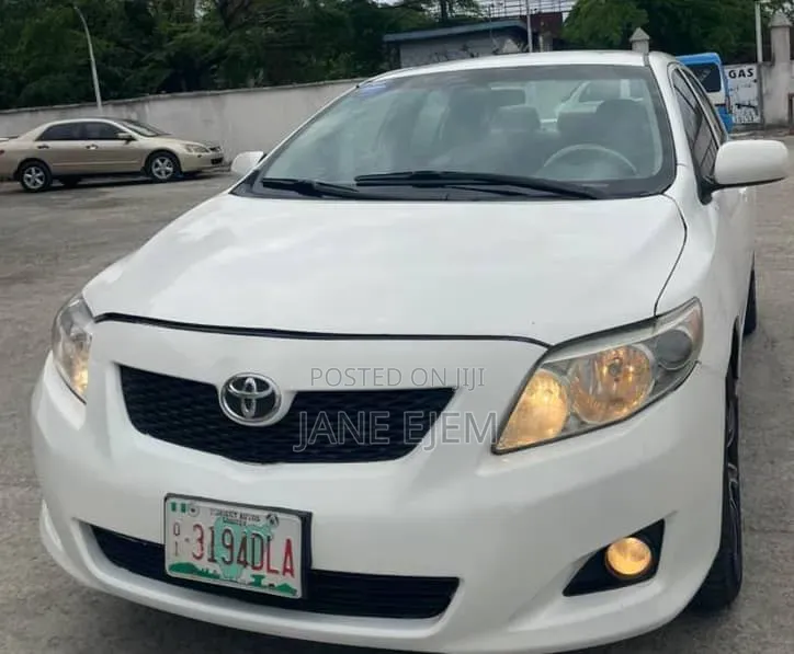 Toyota Corolla 2010 White