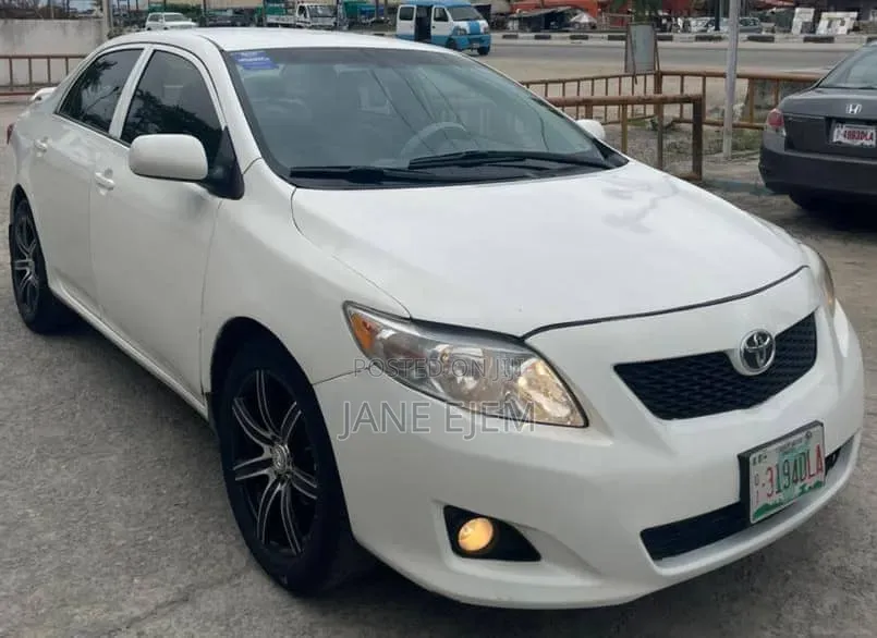 Toyota Corolla 2010 White