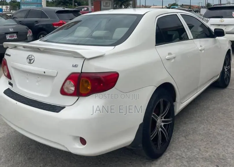 Toyota Corolla 2010 White