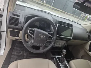 Toyota Land Cruiser Prado 2017 White