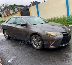 Toyota Camry SE 4dr Sedan (2.5L 4cyl 6A) 2015 Gray