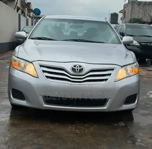 Toyota Camry LE 4dr Sedan (2.5L 4cyl 6AM) 2010 Gray