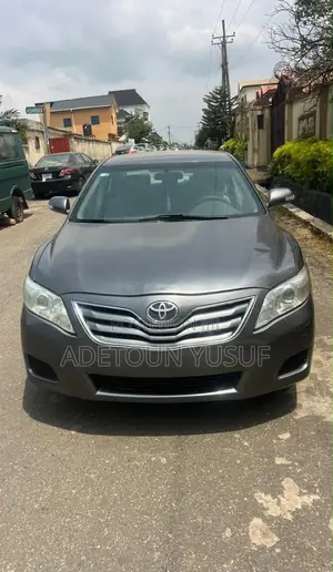 Toyota Camry LE 4dr Sedan (2.5L 4cyl 6AM) 2010 Gray
