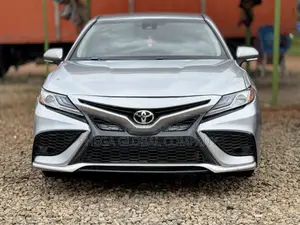 Toyota Camry SE 2023 Silver