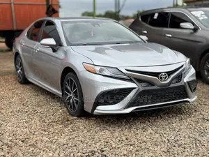 Toyota Camry SE 2023 Silver