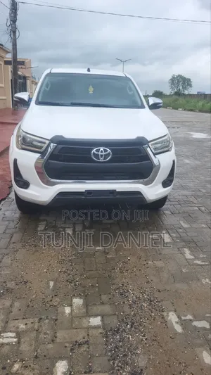 Toyota Hilux 2020 White