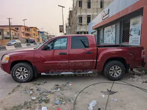 Mitsubishi Raider 2008 Red