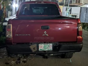 Mitsubishi Raider 2008 Red