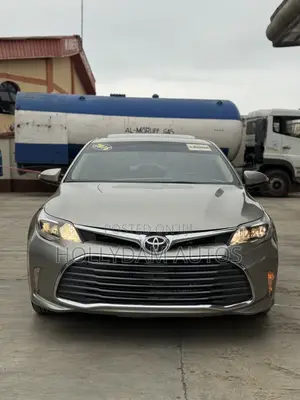 Toyota Avalon XLE Premium FWD Sedan (3.6L 6cyl 6A) 2016 Gold