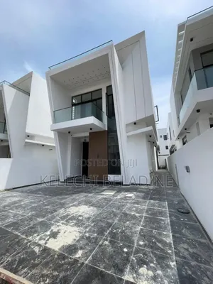 5bdrm Duplex in Chevron for sale
