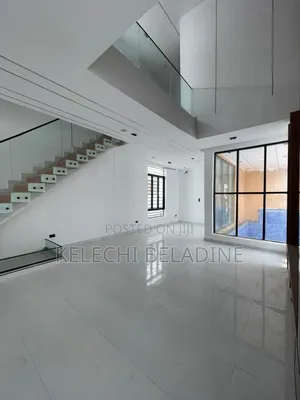 5bdrm Duplex in Chevron for sale