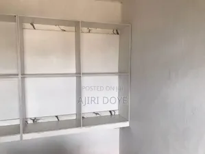 Shelf/Wardrobe