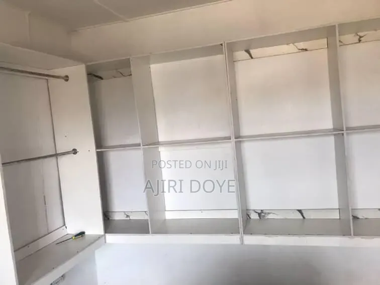 Shelf/Wardrobe