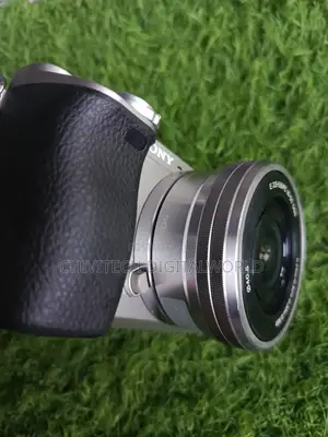 Sony A6000 With 16-50mm Lens
