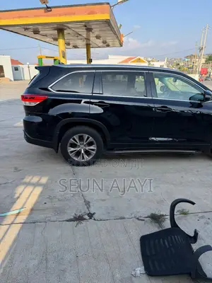 Toyota Highlander XLE 4x4 V6 (3.5L 6cyl 8A) 2017 Black